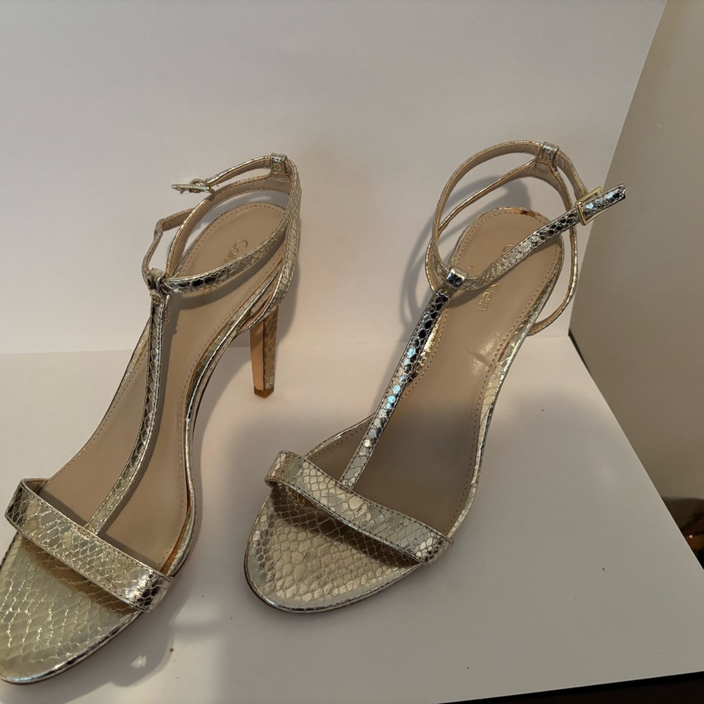 Calvin Klein Women’s Gold Snakeskin t strap Heels size 7.5